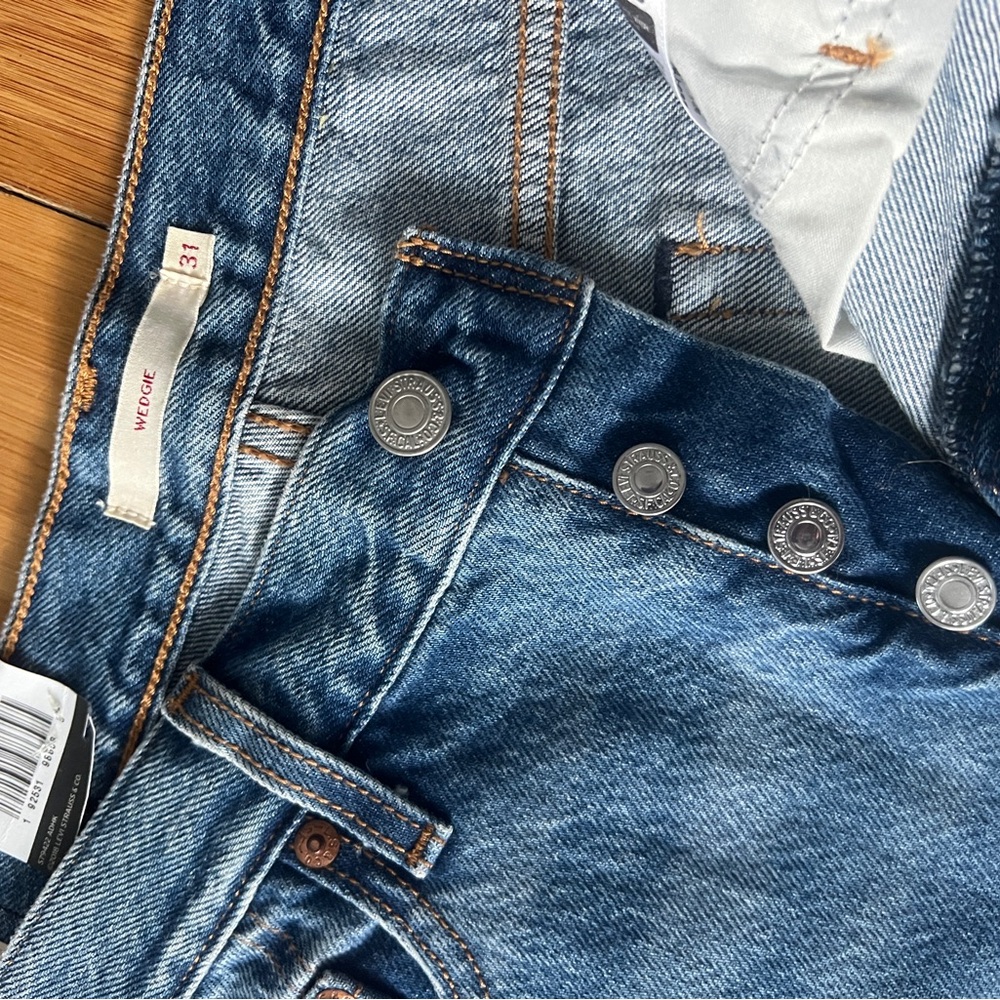 Levi's Light Blue Straight Leg Jeans - Picture 6 of 6